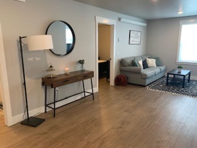 Building Photo - Elysian Road Triplex