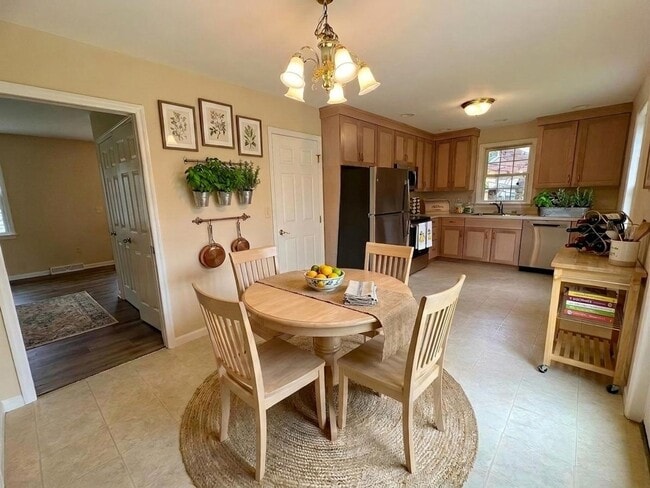 Building Photo - 3 Bedroom 2.5 Bathroom Home Available in Elizabethtown!