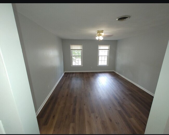 Foto del edificio - 4916 Brookeway Dr