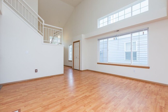 Building Photo - Beautiful 3 bedroom home in quiet community