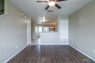 Building Photo - 807 Leifester Cir