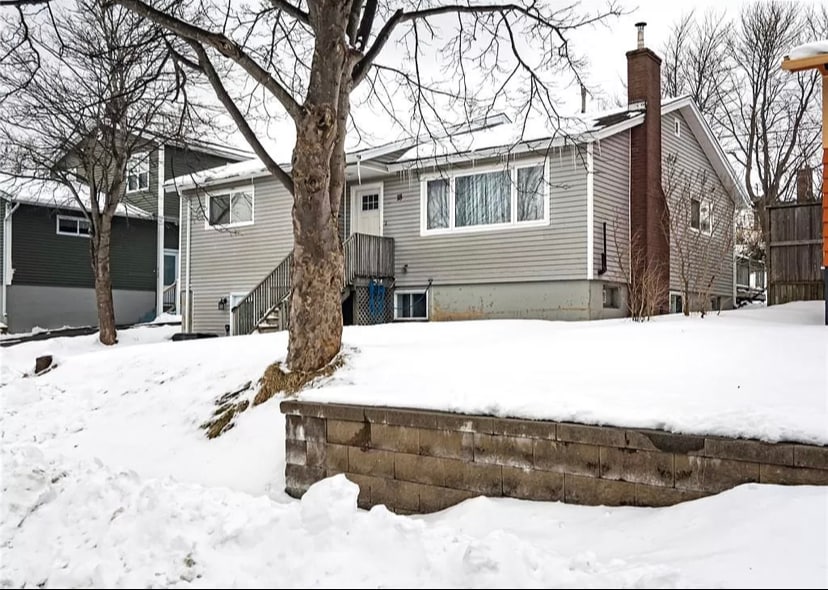 Primary Photo - 18 MacKenzie St