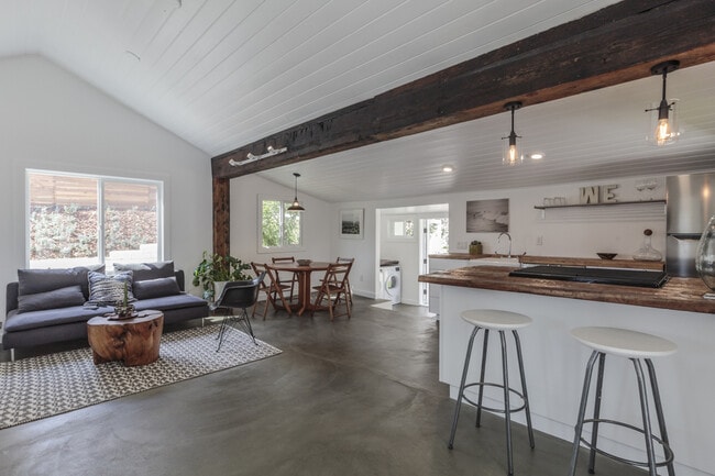 Building Photo - 1433 Talmadge St