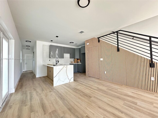 Foto del edificio - 2121 NW 45th St