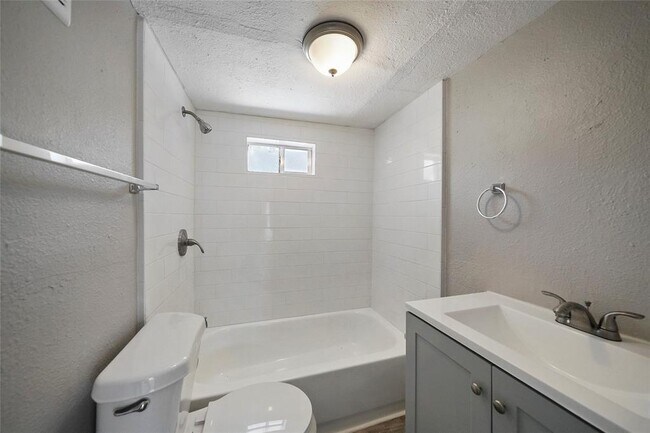 Building Photo - 5244 Leeland St