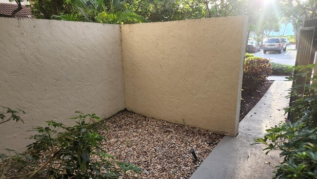 Building Photo - 2025 Lavers Cir
