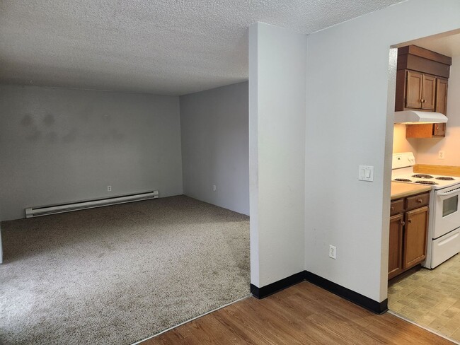 Building Photo - 2 Bedroom Apartment Port Orchard