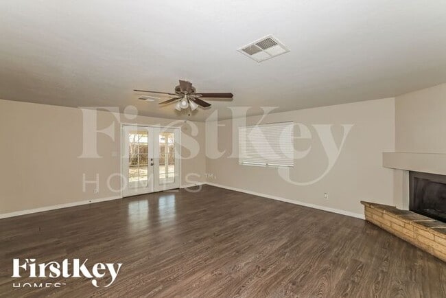 Building Photo - 3518 E Friess Dr