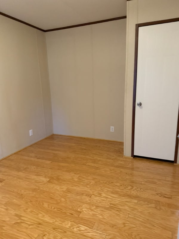 Building Photo - 7266 River Rd