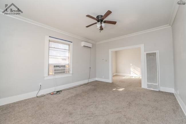 Building Photo - 603 E 4th St