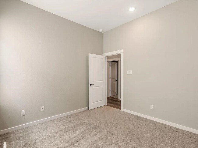 Foto del edificio - 6712 Parker Oaks Ln