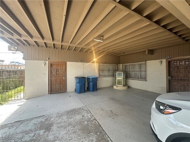 Building Photo - 2300 Pardee Pl