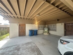 Building Photo - 2300 Pardee Pl