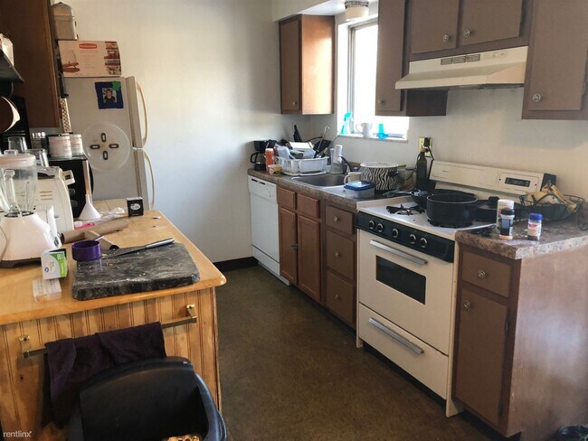 Building Photo - 2 br, 1.5 bath Townhome - 427 Manor Rd
