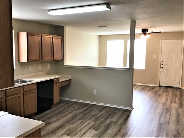 Foto del edificio - 1620 Baxter Springs Dr