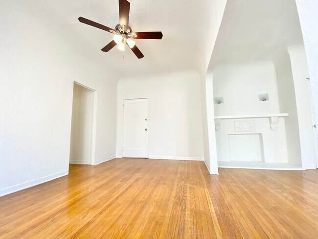 Foto del edificio - 426 N Curson Ave
