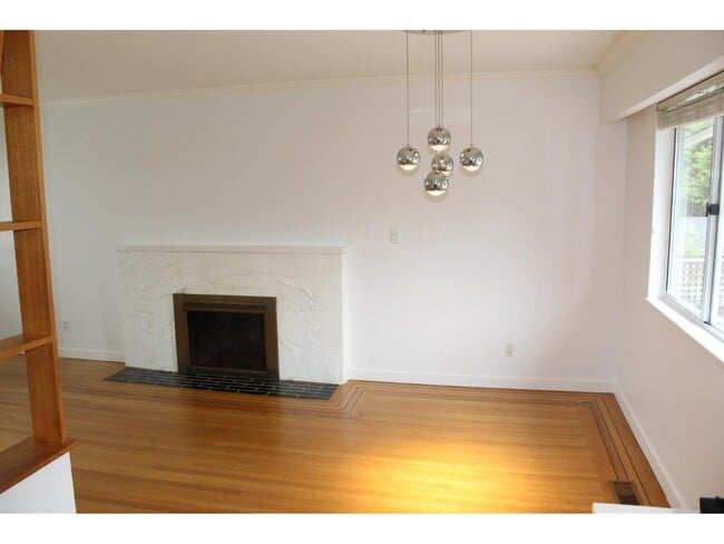 Building Photo - 9686 Princess Dr