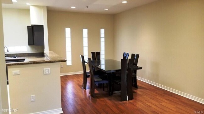 Foto del edificio - 2 br, 2 bath Condo - 602 S Wilton Pl Apt 304