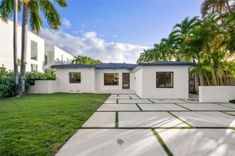 Building Photo - 900 W 47th Ct