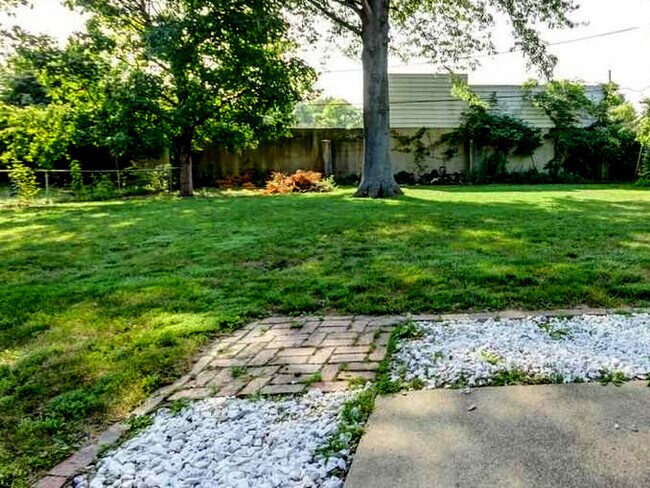 Building Photo - 331 Woodland Dr