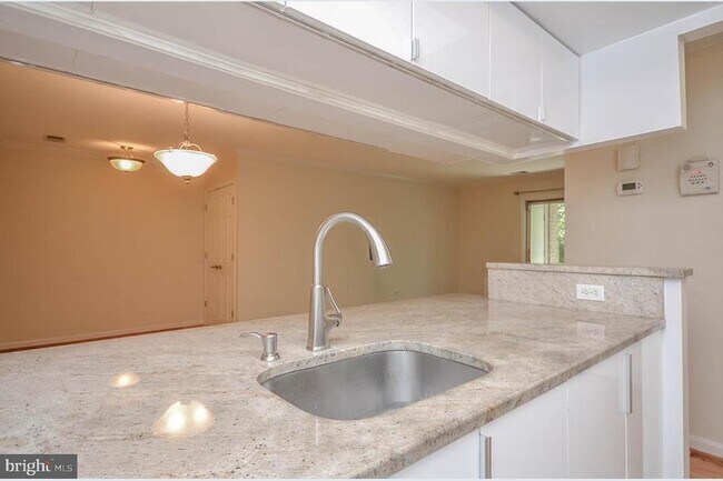 Foto del edificio - 18300 Streamside Dr