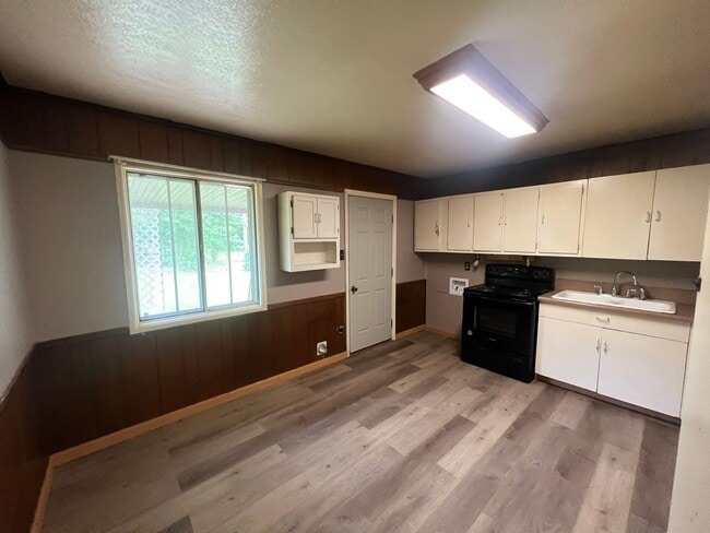 Building Photo - 1937 Edgewood St