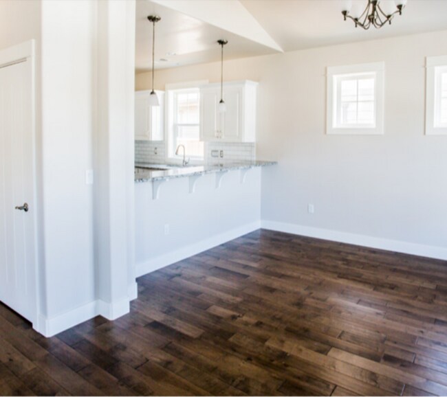 Foto del edificio - Gorgeous East Medford home for lease in th...