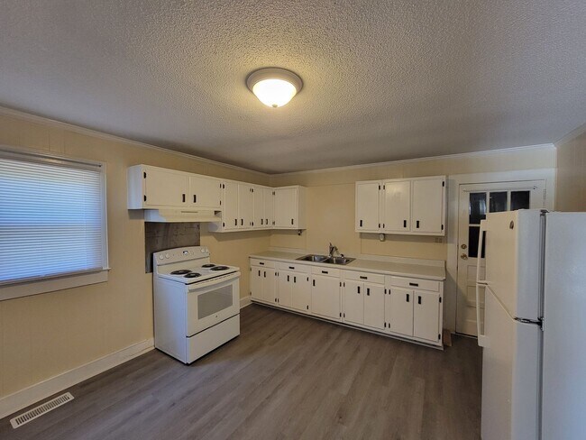 Foto del edificio - 2 Bedroom 1 Bathroom House
