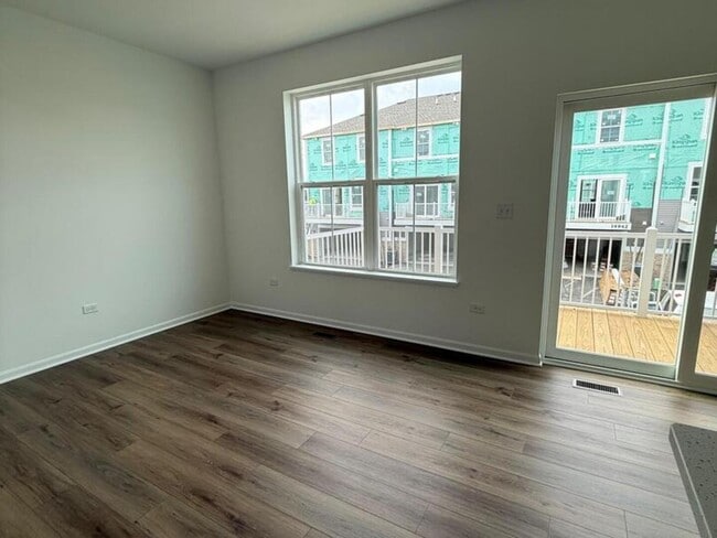 Foto del edificio - 14934 Dyer Ln