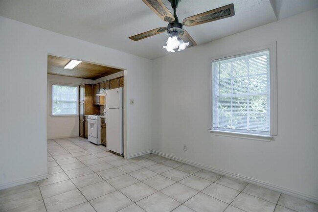 Building Photo - 2410 Marble Falls Dr