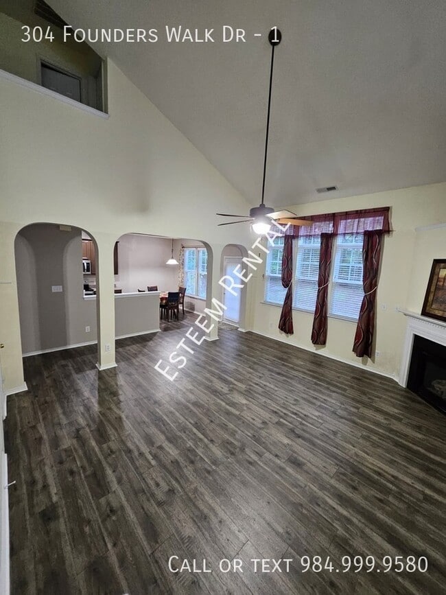 Building Photo - 304 Founders Walk Dr