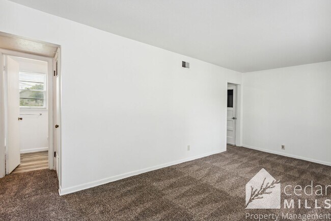 Foto del edificio - Super cute, updated 2 bedroom home