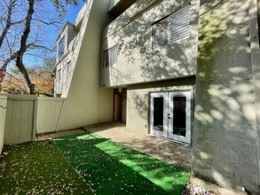 Building Photo - 3103 Eisenhauer Rd