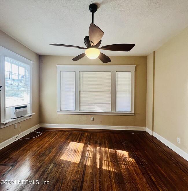 Building Photo - 2322 Herschel St