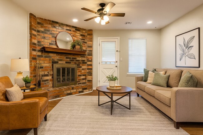 Foto del edificio - 916 Brookhurst Blvd