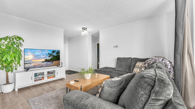 Building Photo - 1105 Jalna Blvd