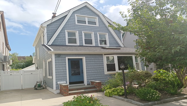 Building Photo - 17106 Bagley Ave