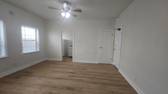 Building Photo - 727 S Coronado St