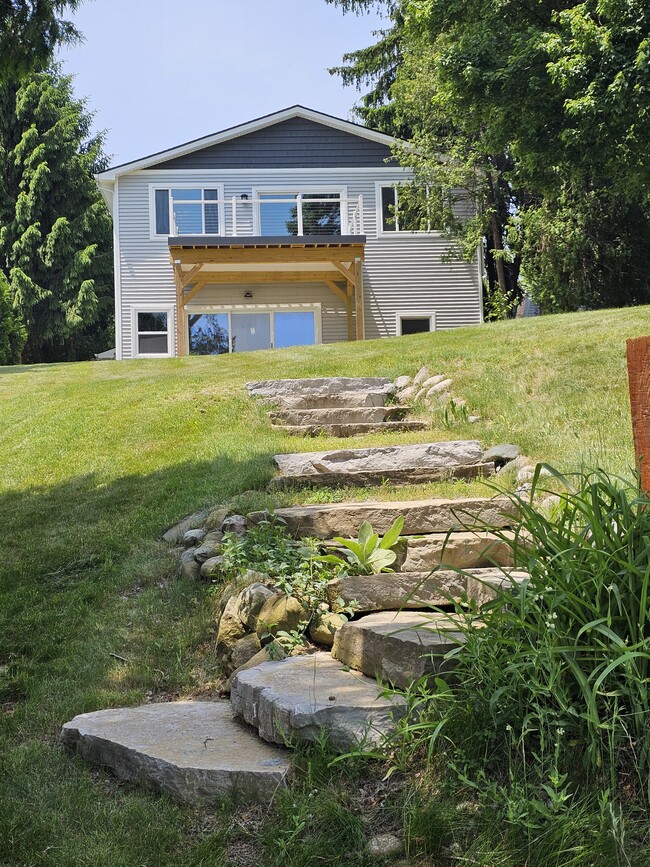 Building Photo - 4822 Hillcrest Dr