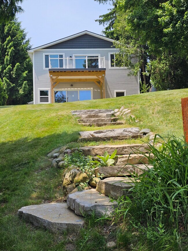 Foto del edificio - 4822 Hillcrest Dr