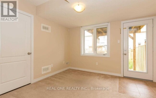 Building Photo - 16 Dorchester Ter