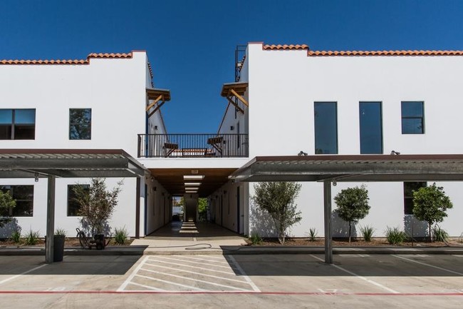 Building Photo - Casa Blanca Lofts