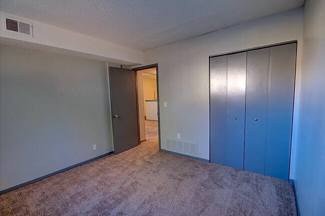 Building Photo - 2450 Shaker Ct