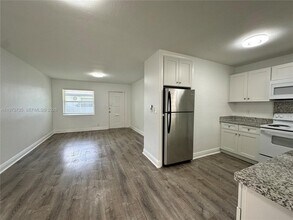 Building Photo - 2221 Monroe St