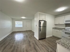 Building Photo - 2221 Monroe St