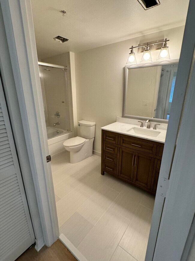 Building Photo - 6475 Emerald Dunes Dr