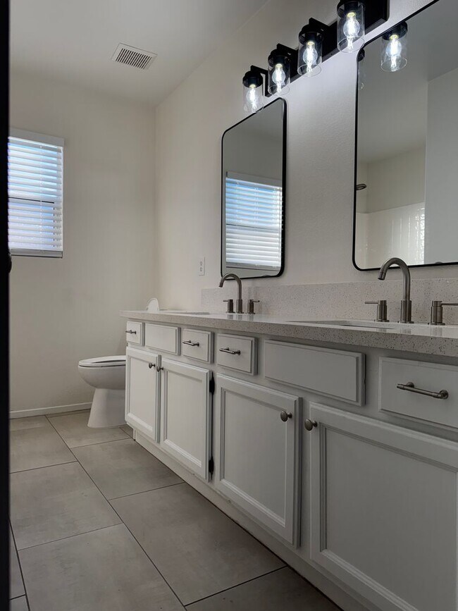 Foto del edificio - 1 story home, 4br, 2bath, 2cg