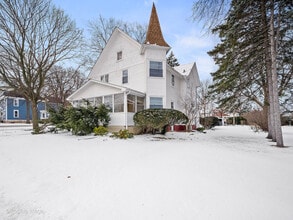 Building Photo - 122 S Prospect St