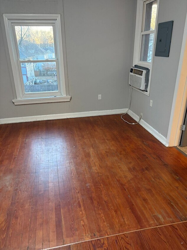 Building Photo - 225 Allen St