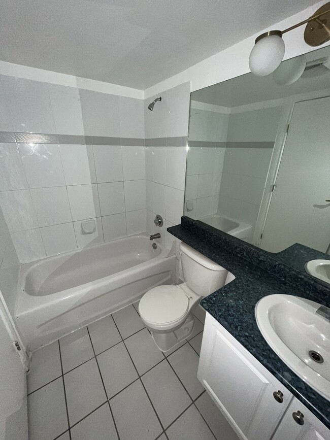 Building Photo - 1278 Granville St